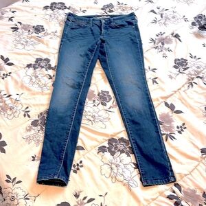 Women’s jeans, universal thread size 226 regular inseam mid rise, skinny jeans